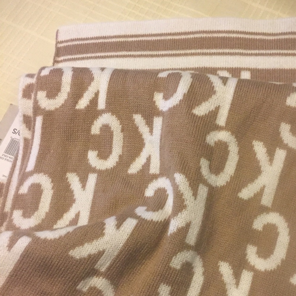 KENNETH COLE SCARF - Picture 5 of 5